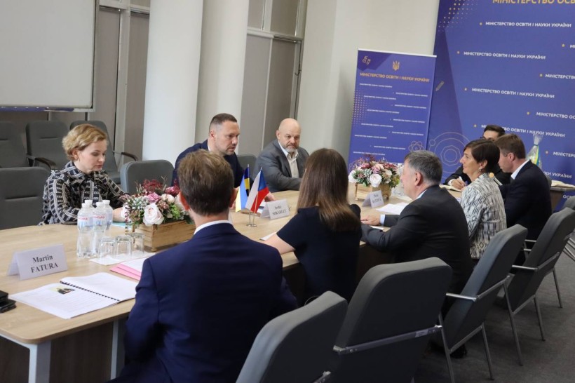 Міністри освіти і науки України та Чехії обговорили залучення українських дітей за кордоном до навчання