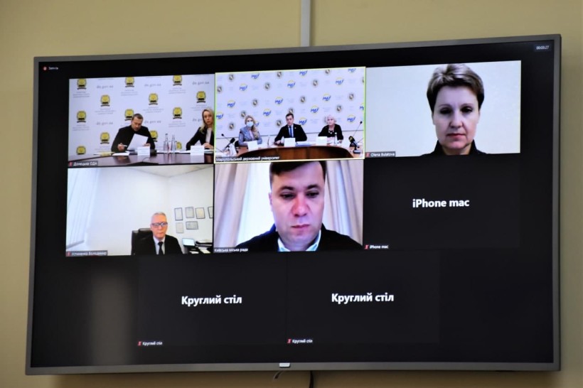 У Маріуполі освітяни та представники влади обговорили створення Президентського університету