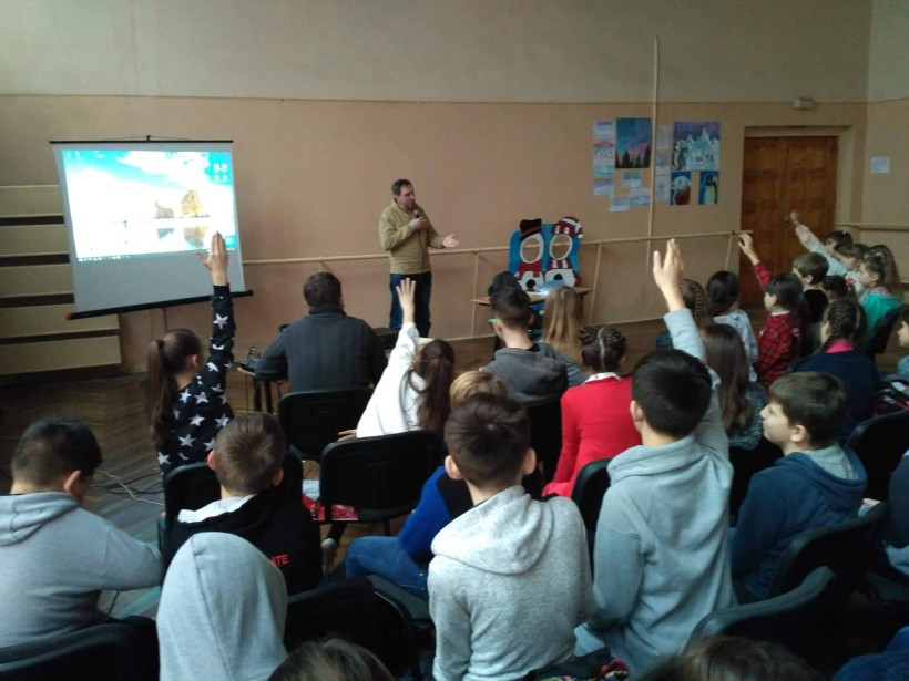 30 шкіл у 9 містах – учасники українських антарктичних експедицій зустрілися з усіма переможцями конкурсу «Запроси полярника до себе!»