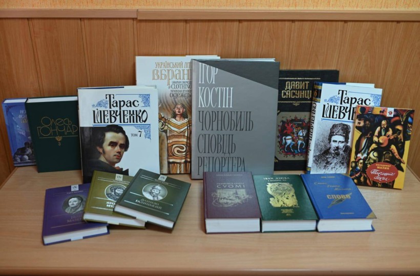 Українським дітям – українську книгу: до бібліотек шкіл Черкащини і Харківщини буде доставлено понад 15 тис. навчальної та художньої літератури