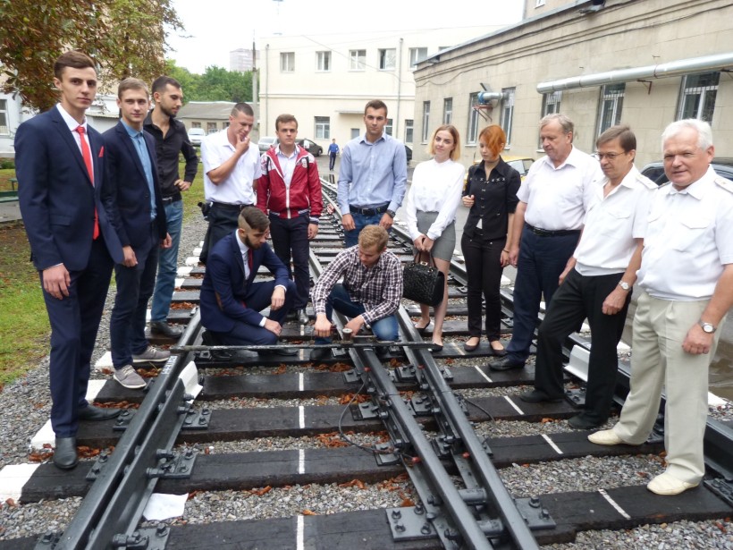 В Українському державному університеті залізничного транспорту відкрито сучасну навчальну лабораторію