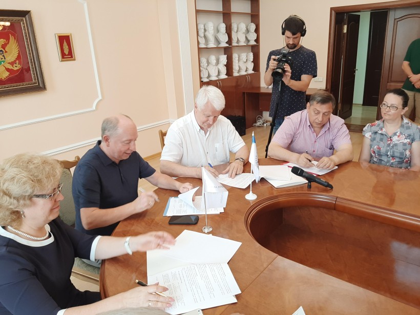 Учні Малої академії наук зможуть проводити більше морських досліджень - підписано Угоду з гідрофізичним центром НАН