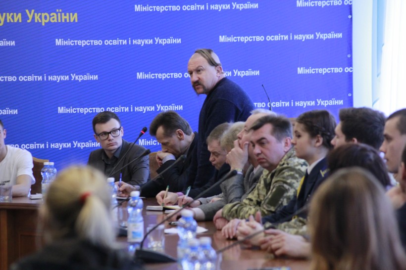 Держсекретар МОН поспілкувався з учасниками громадської акції Потяг Єднання України «Труханівська Січ»