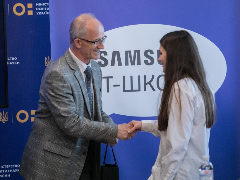 У МОН нагородили переможців IT-конкурсу серед школярів