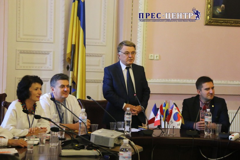 Протягом трьох тижнів студенти з 11 країн світу вивчатимуть українську мову та культуру у Міжнародній літній школі ЛНУ