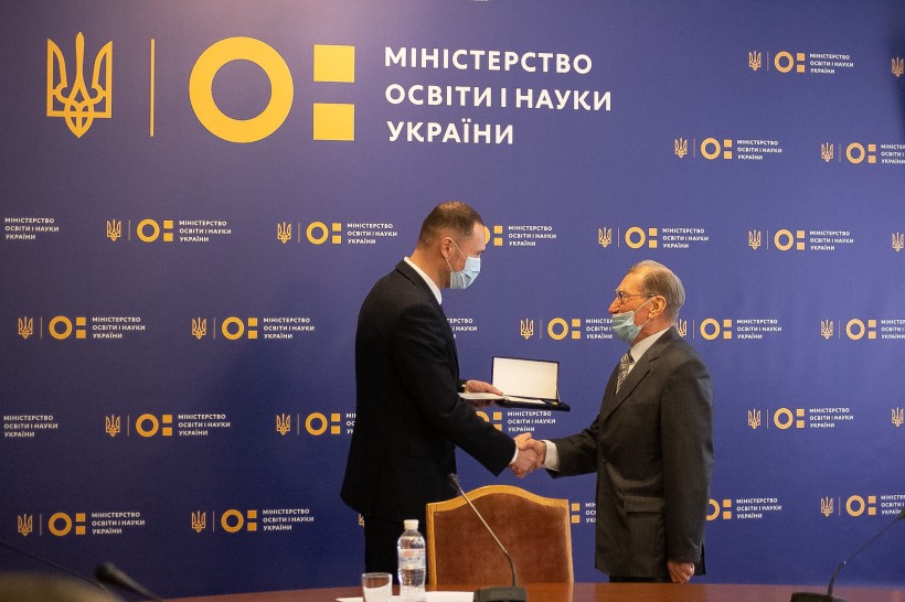 Сергій Шкарлет вручив Дипломи та Почесні знаки лауреатам Державної премії України в галузі освіти 2019 року