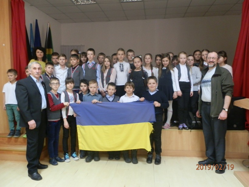 30 шкіл у 9 містах – учасники українських антарктичних експедицій зустрілися з усіма переможцями конкурсу «Запроси полярника до себе!»
