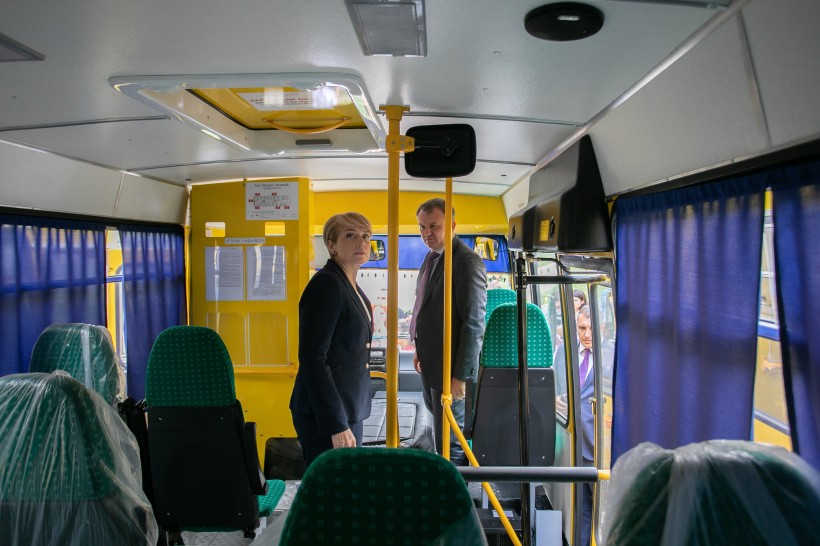 11  областей  повністю використали держсубвенцію на автобуси, закупивши їх для довезення дітей до опорних шкіл