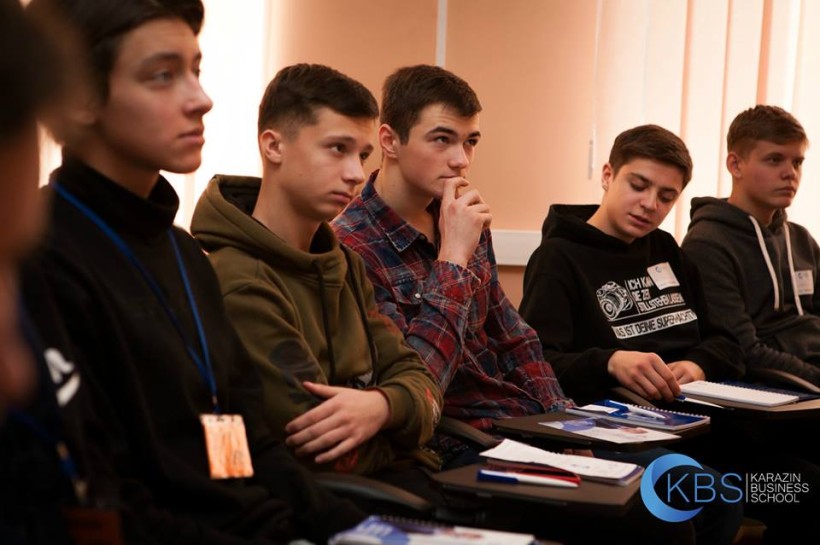 Школа бізнесу ХНУ провела турнір для старшокласників Karazin Business Challenge