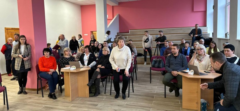 Учителям столичних шкіл передано 2 тис. хромбуків