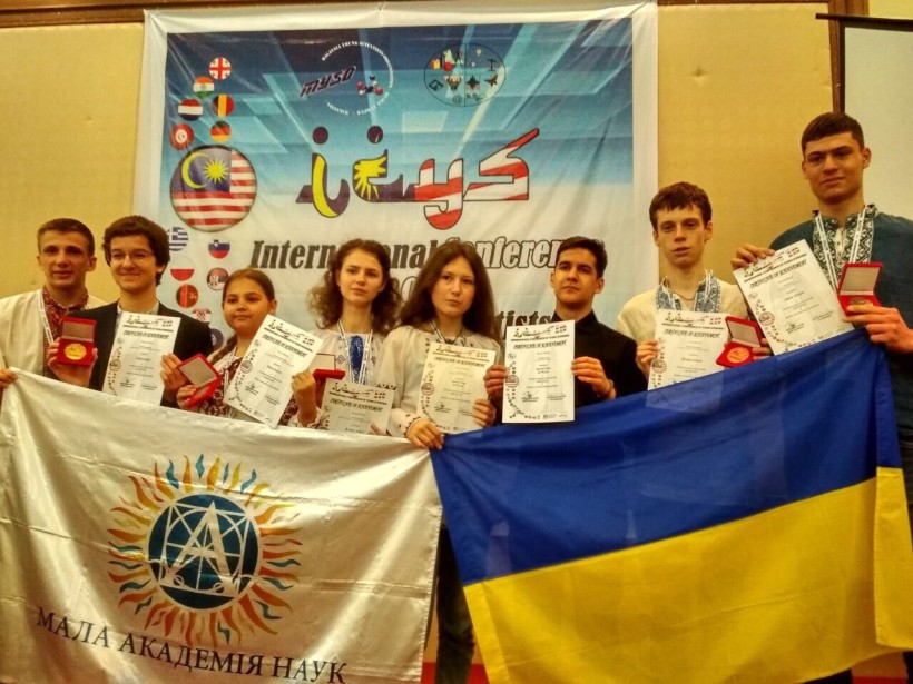 Учні Малої академії наук здобули 5 медалей з математики, інформатики та інженерії на Міжнародній конференції ІCYS у Малайзії