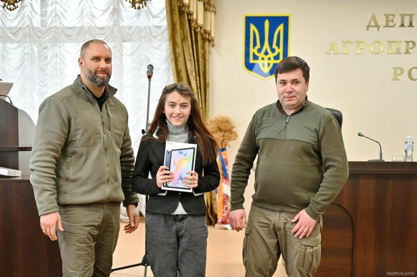 Цифрові пристрої для здобувачів освіти: майже 1400 планшетів отримали учні Харківщини