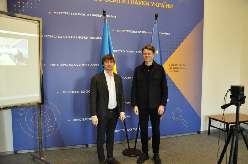 Безпечна очна освіта в школах: МОН і Palantir підписали меморандум про співпрацю