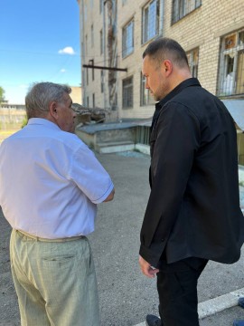 Сергій Шкарлет відвідав пошкоджені і зруйновані заклади освіти у Миколаєві