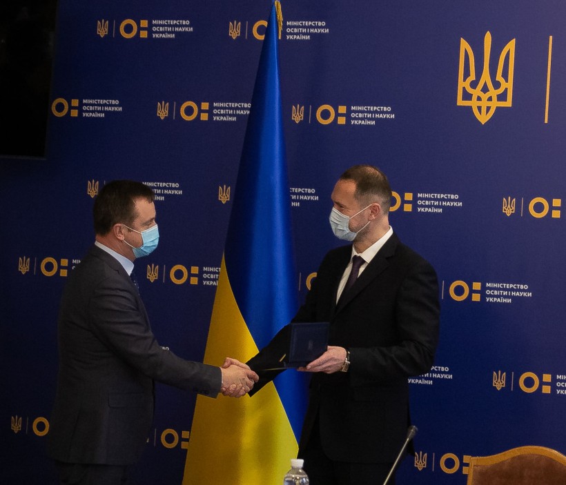 Сергій Шкарлет вручив Дипломи та Почесні знаки лауреатам Державної премії України в галузі освіти 2019 року