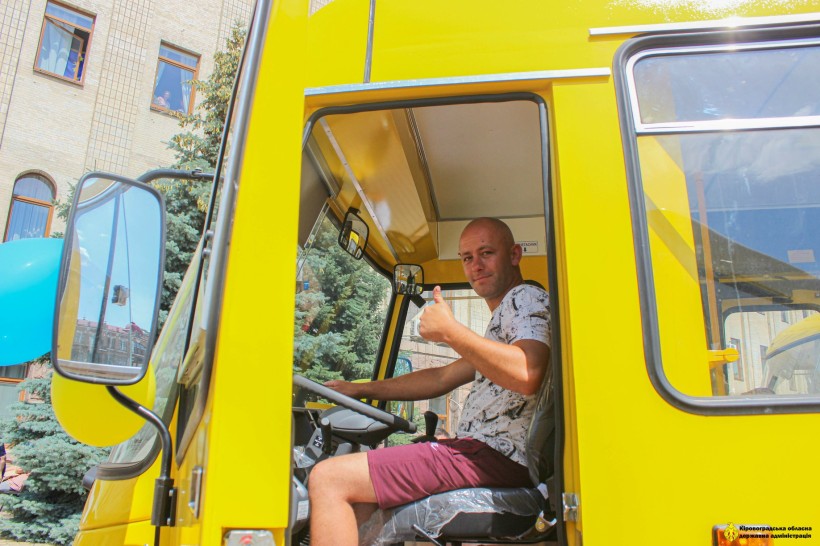 Для шкіл Кіровоградщини закупили 12 нових автобусів — вони обладнані GPS-трекерами