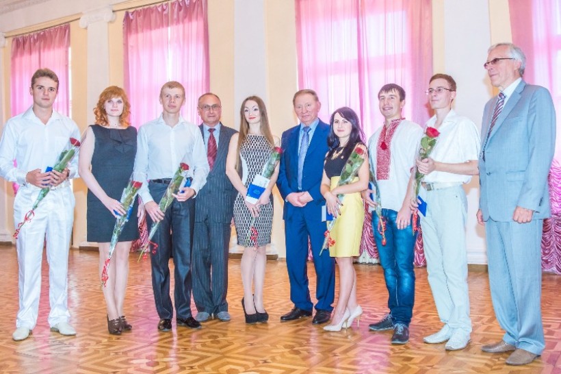 Кращі студенти фізтеху ДНУ ім. Олеся Гончара отримали стипендії від фонду «Україна»