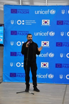 With the support of the EU and the Republic of Korea, UNICEF Granted 10,000 tablets and laptops to Ukrainian schoolchildren