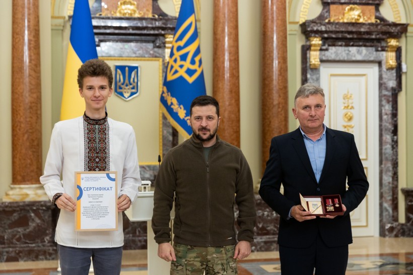 Про сумлінну роботу українських освітян сьогодні свідчать не лише здобутки їхніх учнів на олімпіадах, а й перемоги на фронті, – Володимир Зеленський