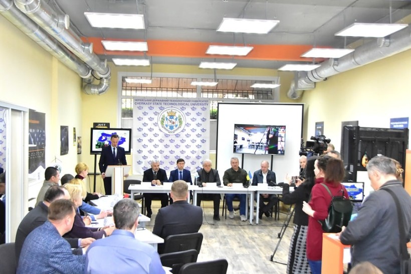 На Черкащині відбувся науковий телеміст «Вчені України єдині. Разом ми сильніші»