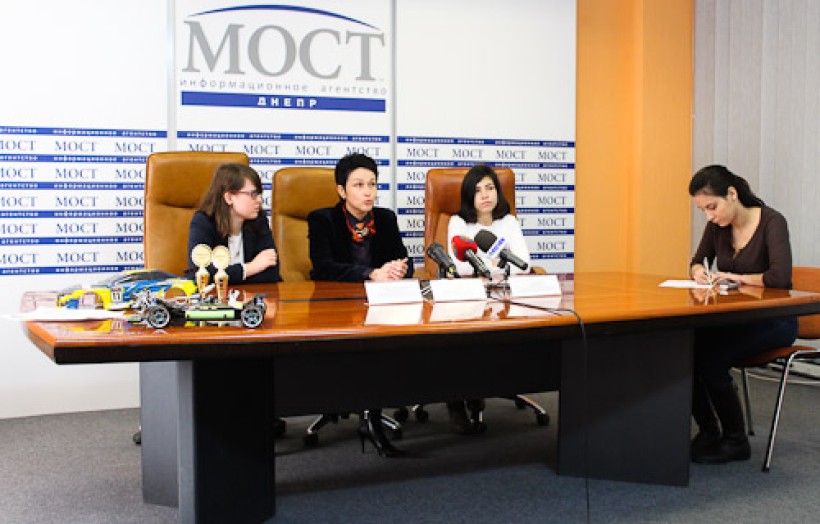 Дніпропетровські школярки вибороли перші місця на міжнародних змаганнях з робототехніки