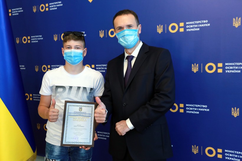 Трьом юнакам, які врятували жінку в Станіславчику, вручили Подяки МОН