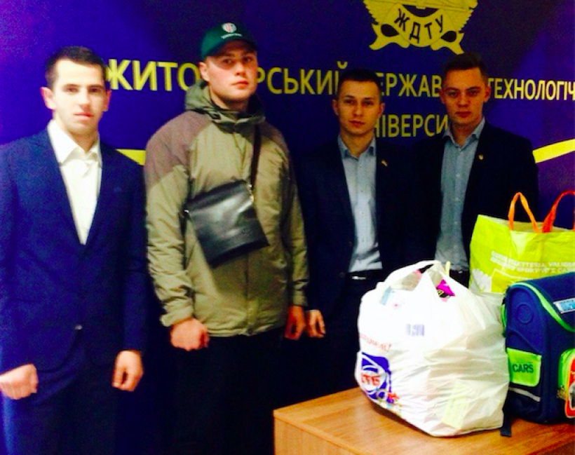 Студенти ЖДТУ через військових передали дітям іграшки на Схід