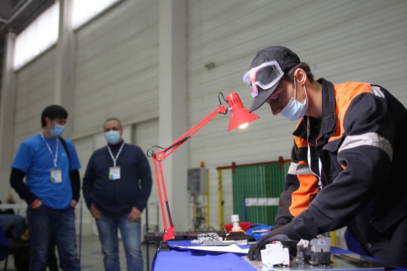 На проведення фіналу WorldSkills Ukraine закладено понад 1 млн гривень – Олександр Костюченко під час відвідання конкурсу в Запоріжжі