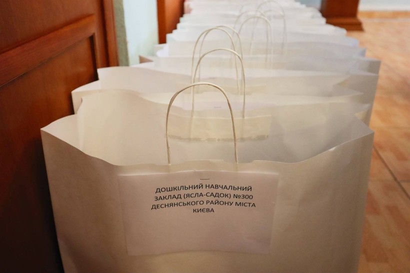 Цифрові пристрої для освітян: для 55 дитсадків Києва, Бучі та Броварів передано ноутбуки