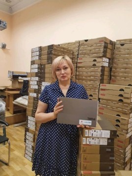 Педагоги Миколаївщини отримали майже 600 ноутбуків від ЮНІСЕФ