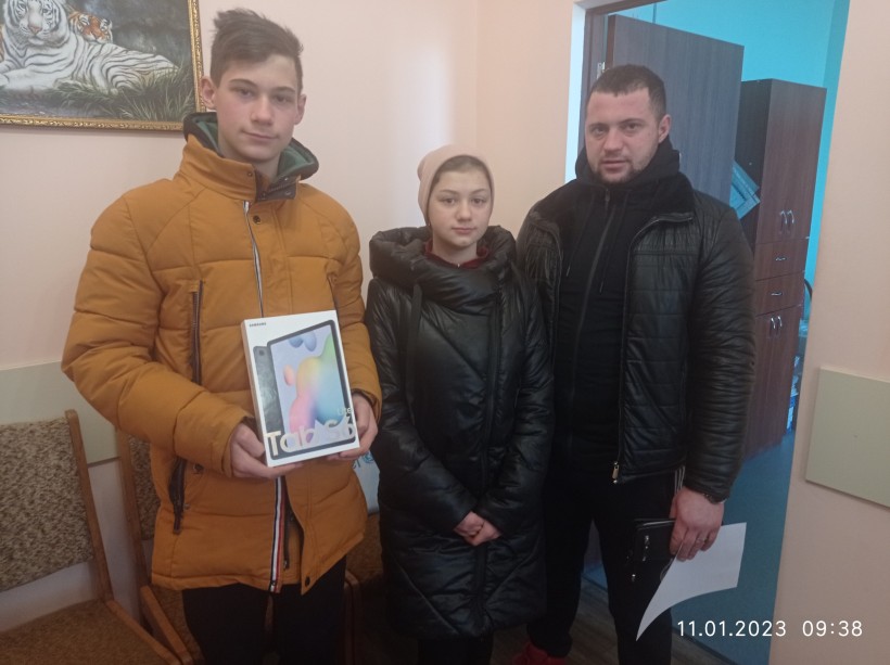 Цифрові пристрої для здобувачів освіти: понад 3 тис. планшетів отримали учні Дніпровщини, Донеччини та Миколаївщини