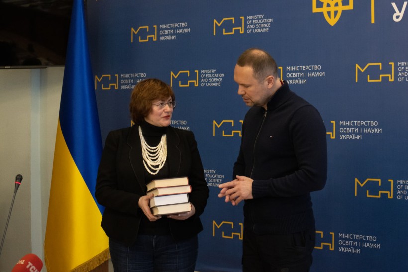 У МОН нагородили переможців VII Міжнародного конкурсу наукових і мистецьких робіт імені Володимира Маняка та Лідії Коваленко