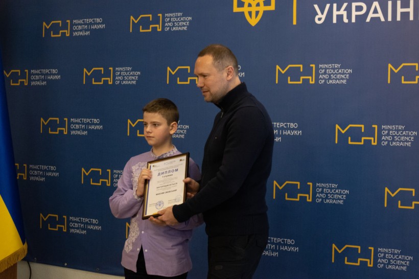 У МОН нагородили переможців VII Міжнародного конкурсу наукових і мистецьких робіт імені Володимира Маняка та Лідії Коваленко