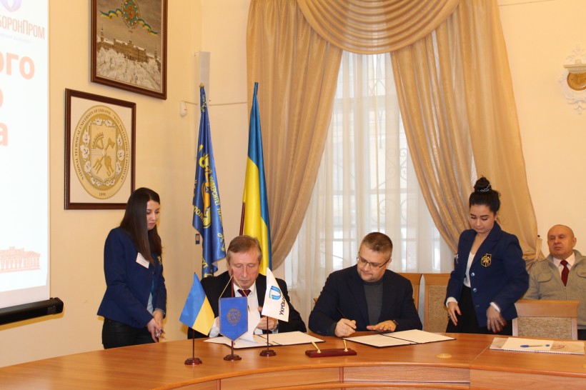 МОН готує законодавчу базу для дуальної освіти, але вже зараз КПІ та Укроборонпром показують приклад такої співпраці - перший заступник Міністра Володимир Ковтунець