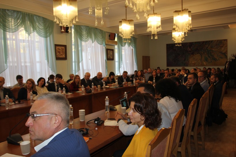 250 закладів професійної освіти вже впроваджують дуальну освіту - їхні учні навчаються як у ПТНЗ, так і на робочому місці, - заступник Міністра Павло Хобзей