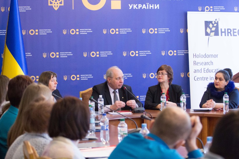У МОН нагородили переможців конкурсу наукових і творчих робіт про Голодомор