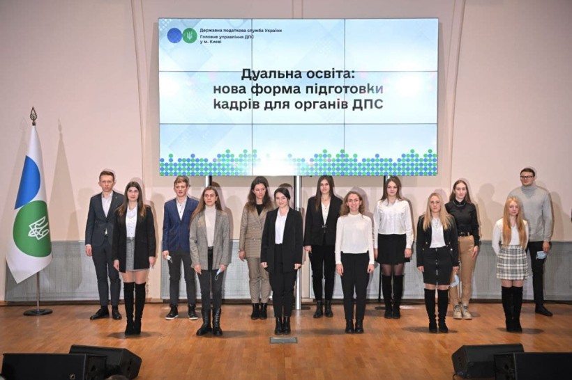 Учасники проєкту «Дуальна освіта: нова форма підготовки кадрів для органів ДПС» склали Присягу державного службовця