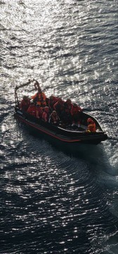 Криголам «Ноосфера» доставив до Антарктичної дослідницької станції «Академік Вернадський» зимівників наступної експедиції
