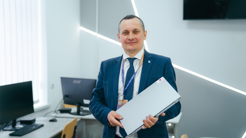 Японія передає Україні понад 7 000 одиниць комп'ютерної техніки для 382 фахових коледжів і шкіл