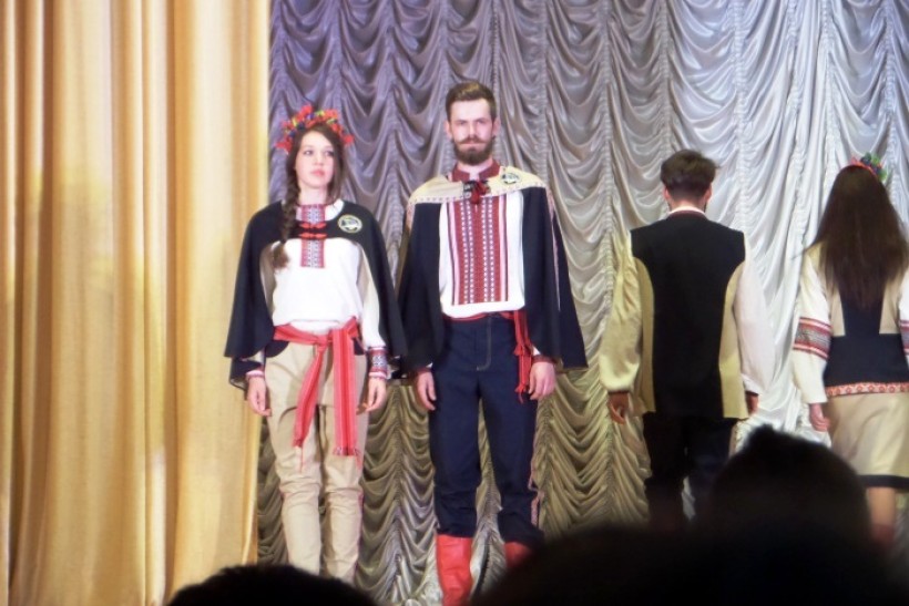 Учні Дніпропетровщини - учасники конкурсу молодих дизайнерів «Барви Поділля»