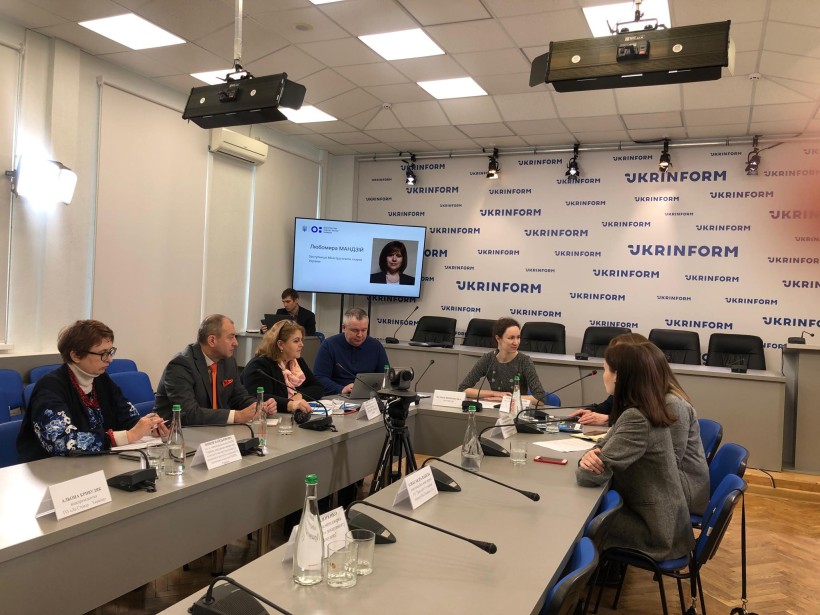 Кожен шостий підліток в Україні стикався з цькуванням, погрозами або кібершахрайством в Інтернеті