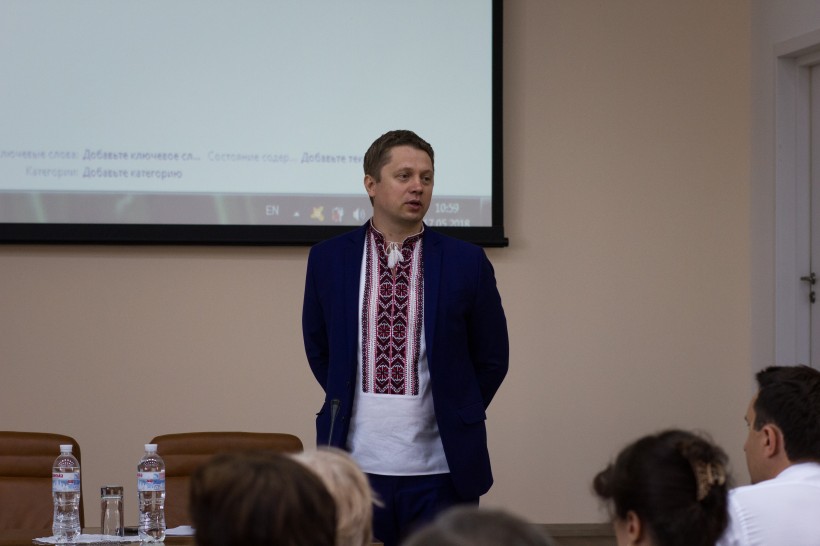 Підключення вишів до Scopus і Web of Science відкриває не тільки доступ до найбільш авторитетних баз даних, а й низку інших корисних ініціатив – очільник директорату Дмитро Чеберкус