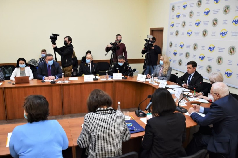 У Маріуполі освітяни та представники влади обговорили створення Президентського університету