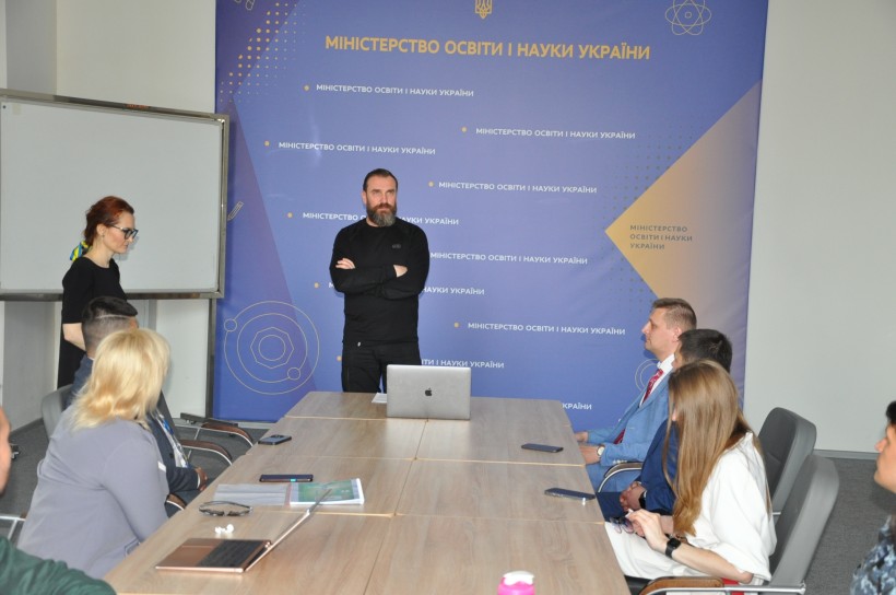 У МОН відбувся круглий стіл «Стипендіати: досвід, реалії, можливості»