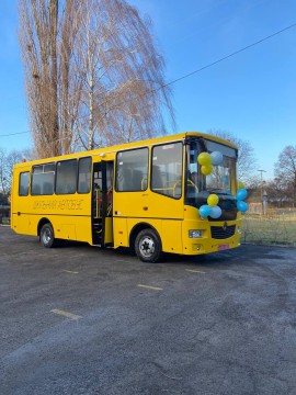 Заклади освіти Рівненщини отримали нові шкільні автобуси