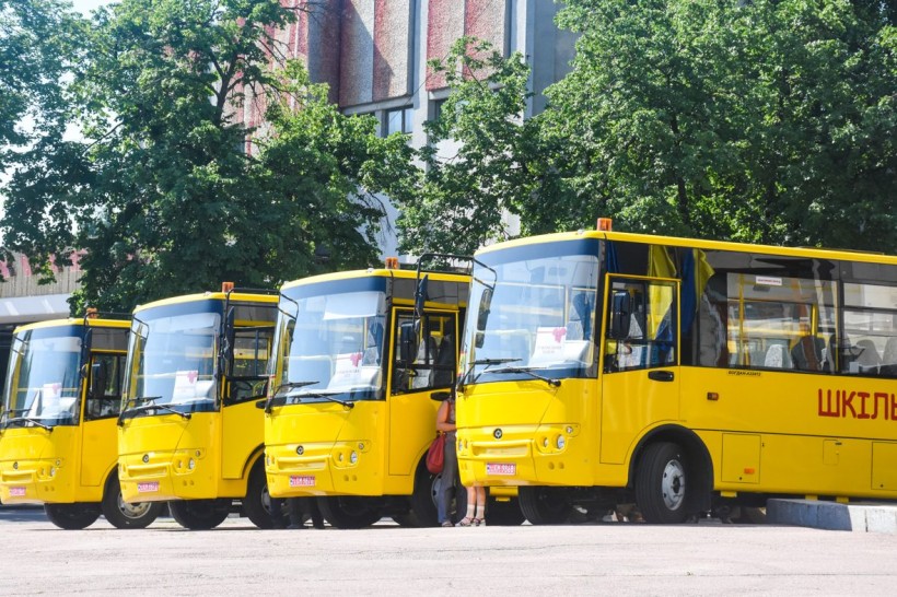 Для житомирських школярів придбали 20 нових автобусів