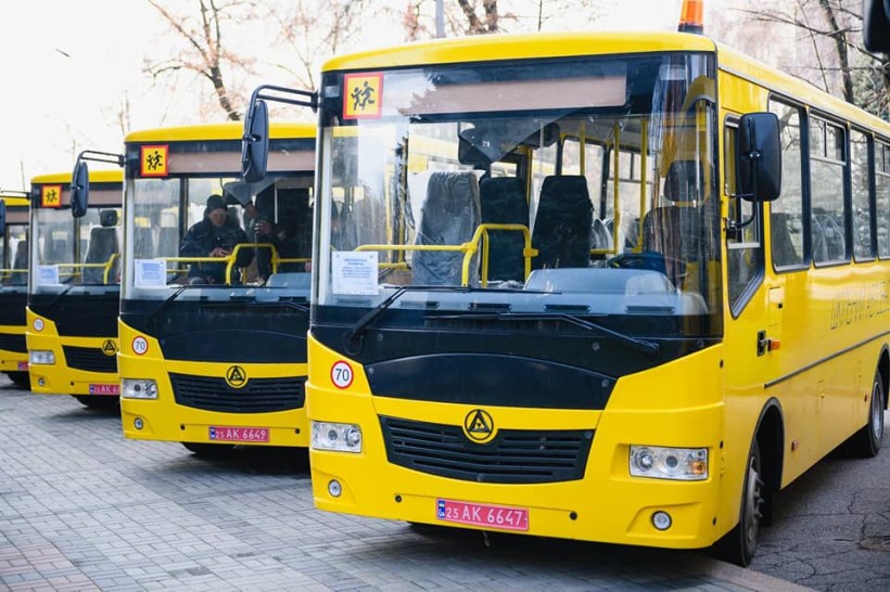 Територіальні громади Дніпропетровщини отримали 10 шкільних автобусів