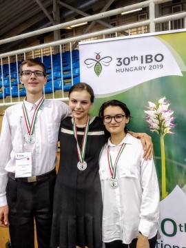 Дві команди українських школярів вибороли 9 медалей на Міжнародних олімпіадах з математики та біології