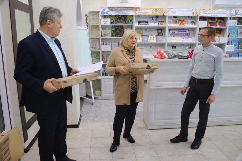 Учителі ліцею в Київській області отримали хромбуки