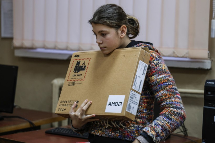 ЮНІСЕФ доставив майже 29 тисяч ноутбуків для українських школярів